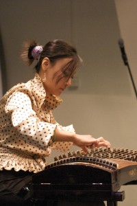 JingJing bespeelt de guzheng